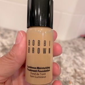 Luminous Moisturizing Treatment Foundation in color 3.25 Cool Beige